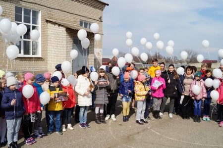28 марта 2018 г. в ДДТ прошла акция "Кемерово, мы с тобой".
