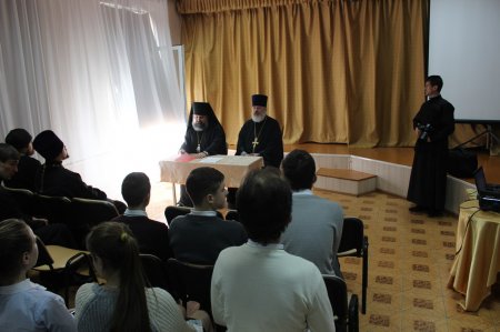 Встреча молодежи Староминского района с епископом Ейским и Тимашевским Германом.