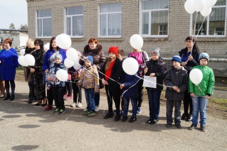 28 марта 2018 г. в ДДТ прошла акция "Кемерово, мы с тобой".